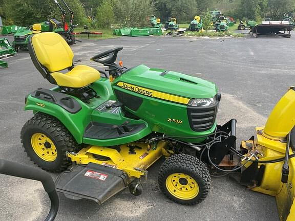 Image of John Deere X739 equipment image 4