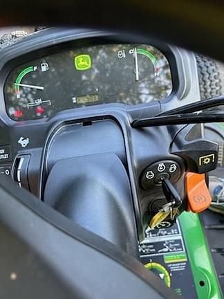 Image of John Deere X739 equipment image 4