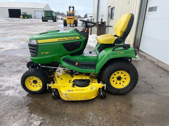 Image of John Deere X739 equipment image 1
