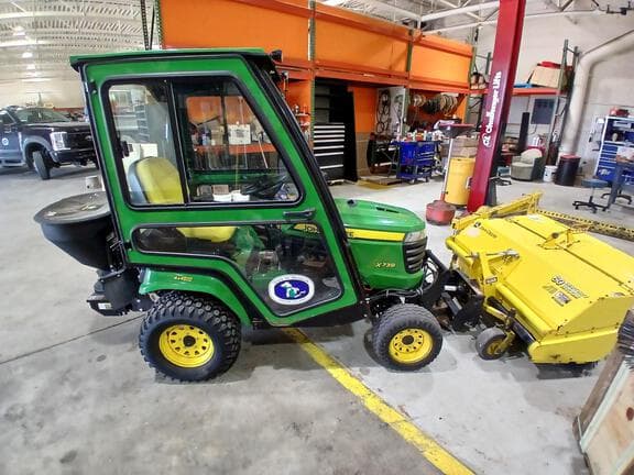 Image of John Deere X739 equipment image 2