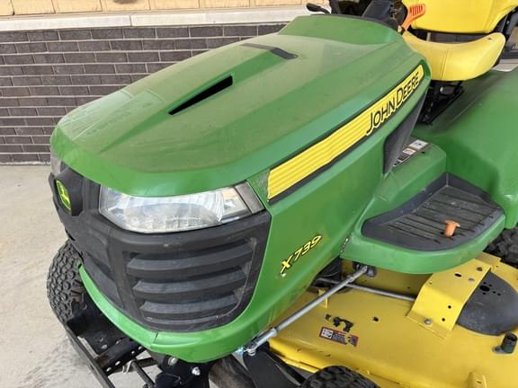 Image of John Deere X739 equipment image 3