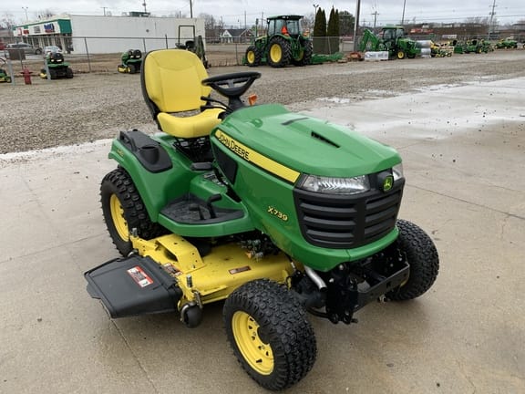 Main image John Deere X739