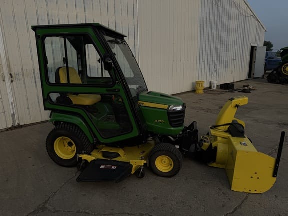 2013 John Deere X750 Equipment Image0