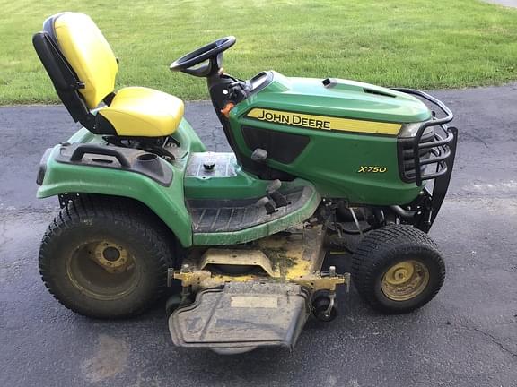 Image of John Deere X750 equipment image 3