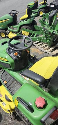 Image of John Deere X750 equipment image 3