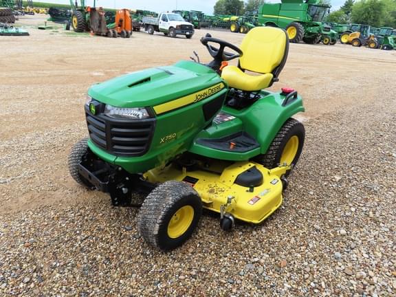 Image of John Deere X750 equipment image 2