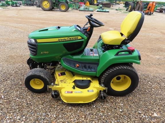 Image of John Deere X750 equipment image 3