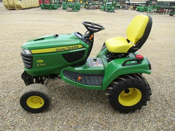 Image of John Deere X750 equipment image 3