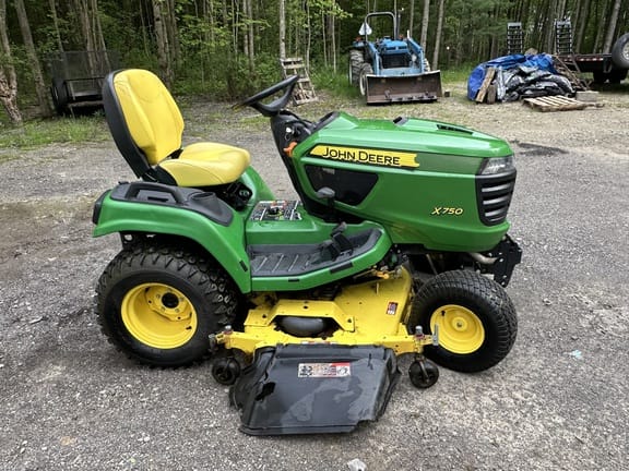 2013 John Deere X750 Equipment Image0