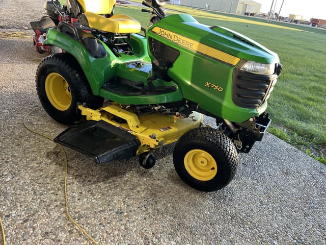 Image of John Deere X750 equipment image 3