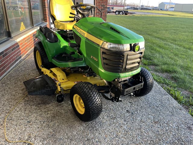 Image of John Deere X750 equipment image 2