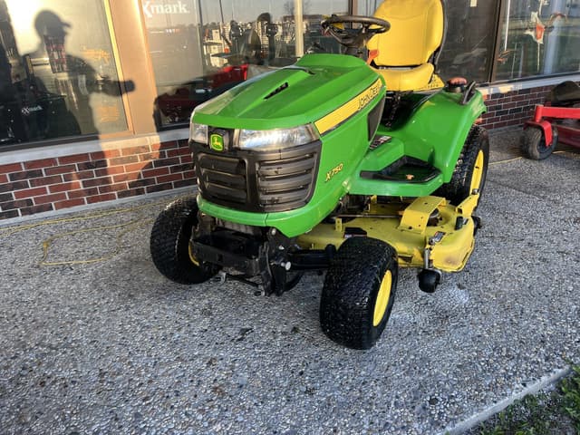 Image of John Deere X750 equipment image 1