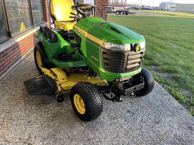 Image of John Deere X750 equipment image 2