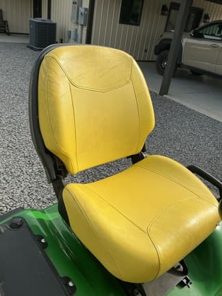 Image of John Deere X750 equipment image 4