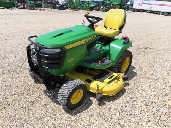 Image of John Deere X750 equipment image 2