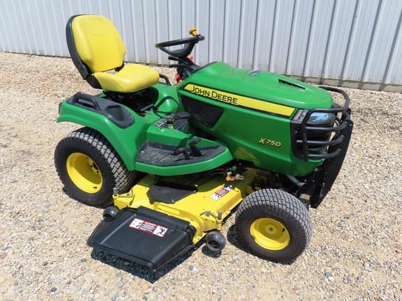2013 John Deere X750 Equipment Image0