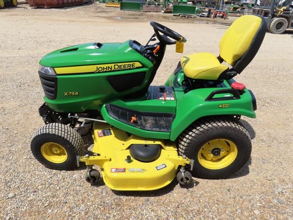 Image of John Deere X754 equipment image 3