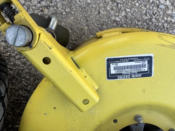 Image of John Deere X754 equipment image 1