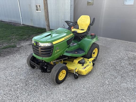 Image of John Deere X754 equipment image 4