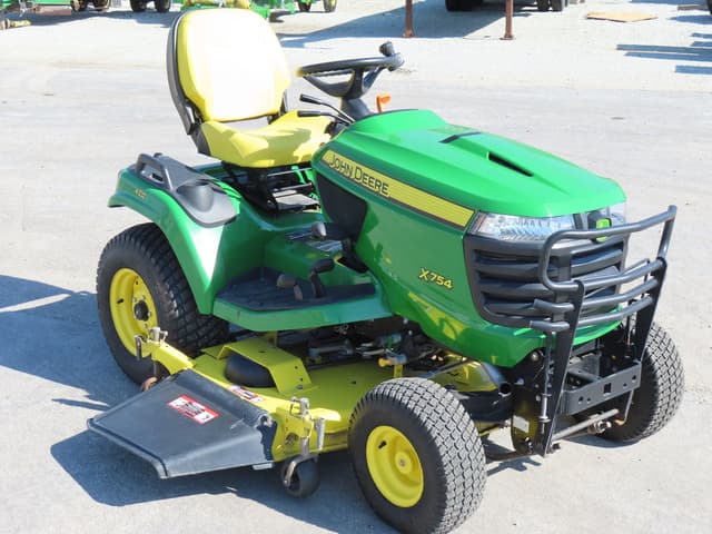 Image of John Deere X754 equipment image 1