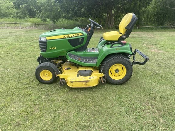 Image of John Deere X754 equipment image 2