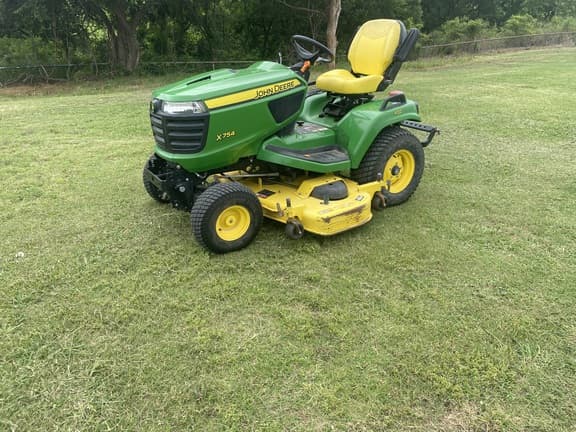 Image of John Deere X754 equipment image 1
