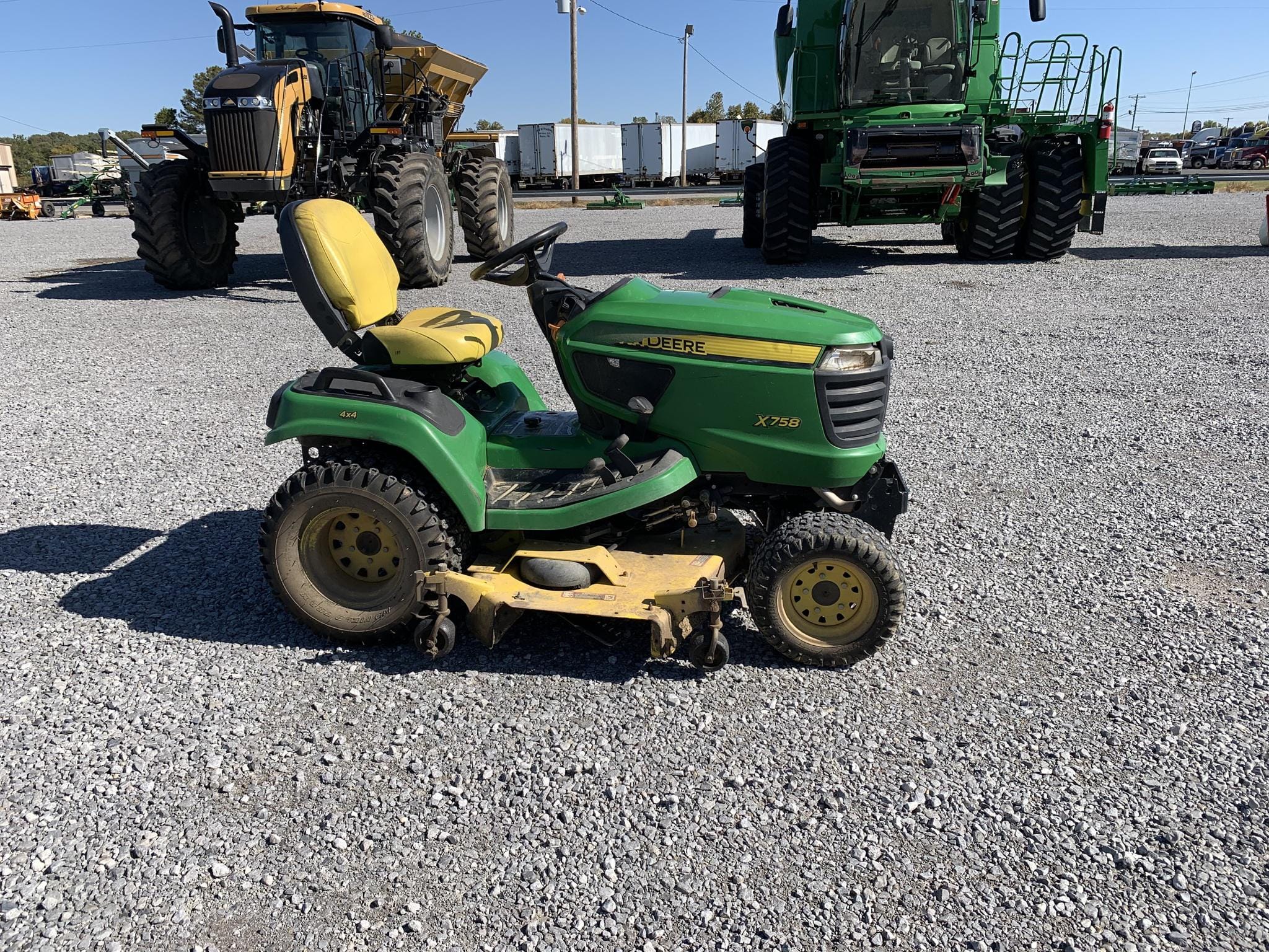 Main image John Deere X758