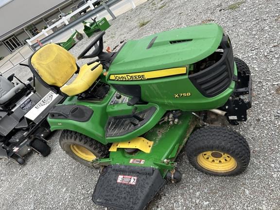Image of John Deere X758 equipment image 4