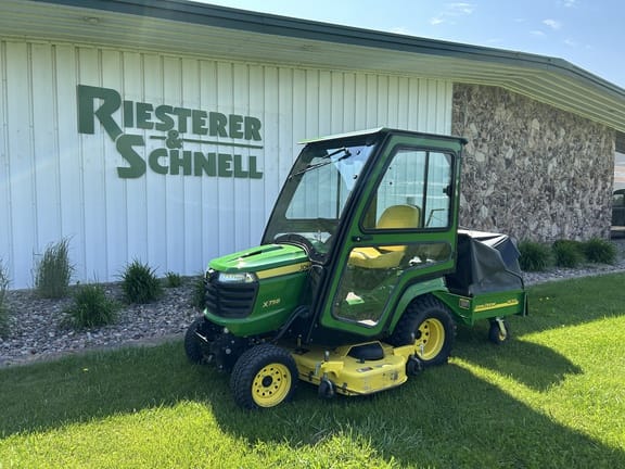 2013 John Deere X758 Equipment Image0