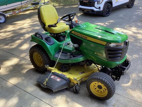 Image of John Deere X758 equipment image 2