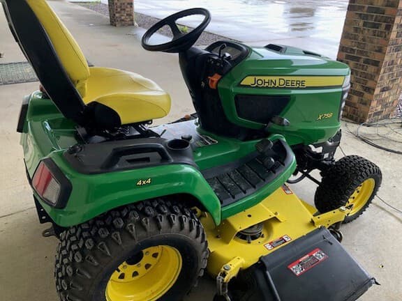 Image of John Deere X758 equipment image 3