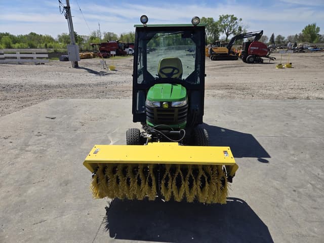 Image of John Deere X758 equipment image 2