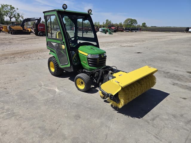 Image of John Deere X758 equipment image 1