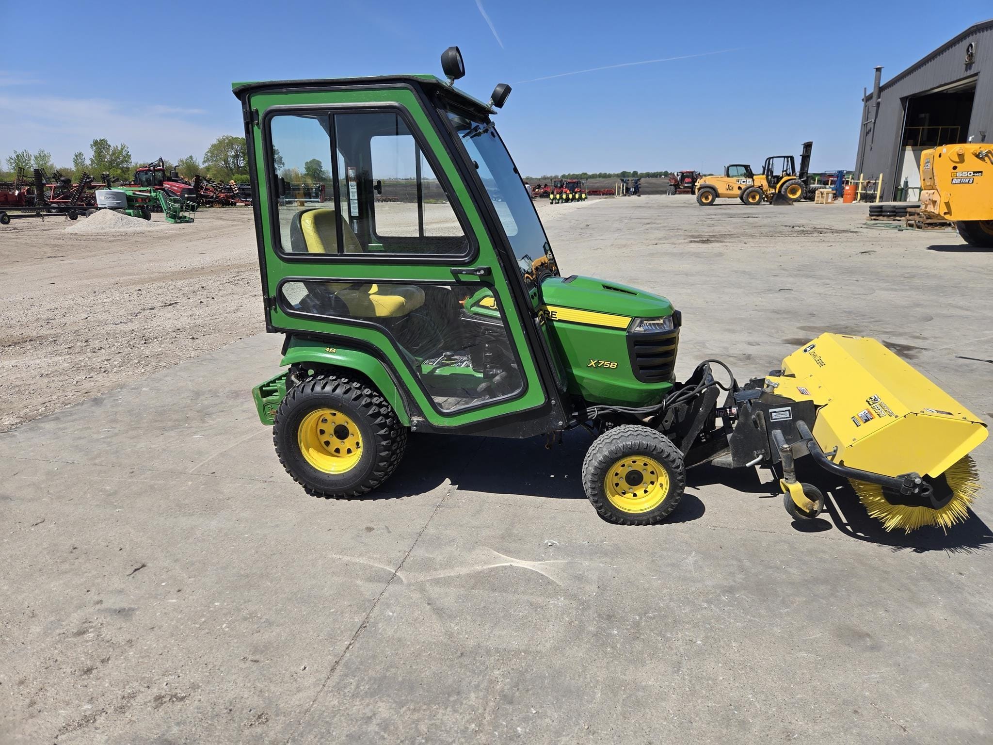 2013 John Deere X758 Equipment Image0