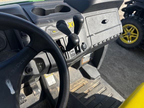 Image of John Deere XUV 550 S4 equipment image 2