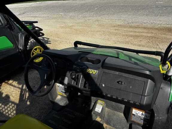 Image of John Deere XUV 550 S4 equipment image 4