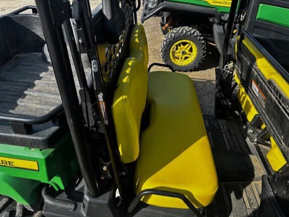 Image of John Deere XUV 550 S4 equipment image 3