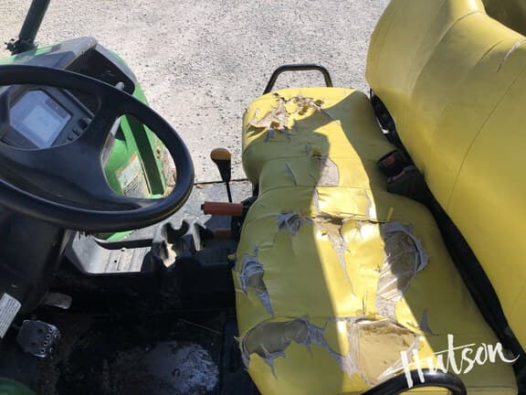 Image of John Deere Gator XUV 825i equipment image 4