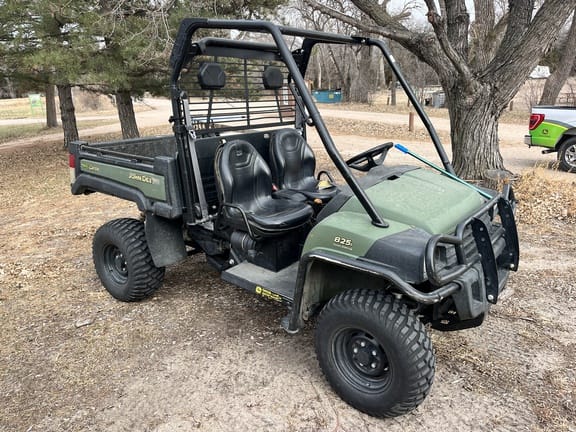 Main image John Deere Gator XUV 825i
