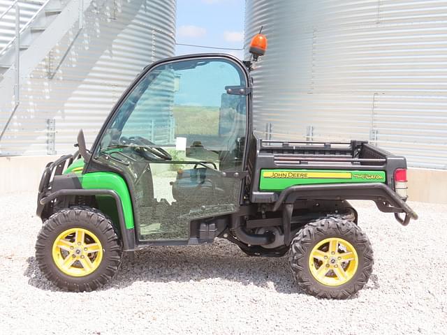 Image of John Deere Gator XUV 825i equipment image 1