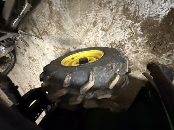 Image of John Deere Gator XUV 825i equipment image 4