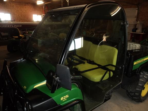 Image of John Deere Gator XUV 825i equipment image 1