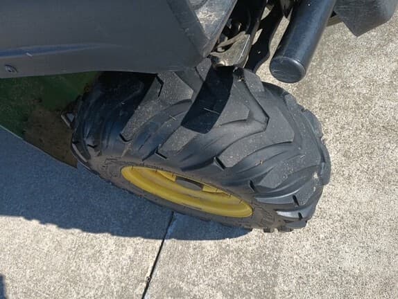 Image of John Deere Gator XUV 825i equipment image 4