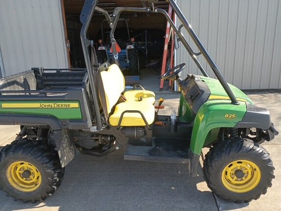 2013 John Deere Gator XUV 825i Equipment Image0