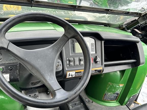 Image of John Deere Gator XUV 825i equipment image 4