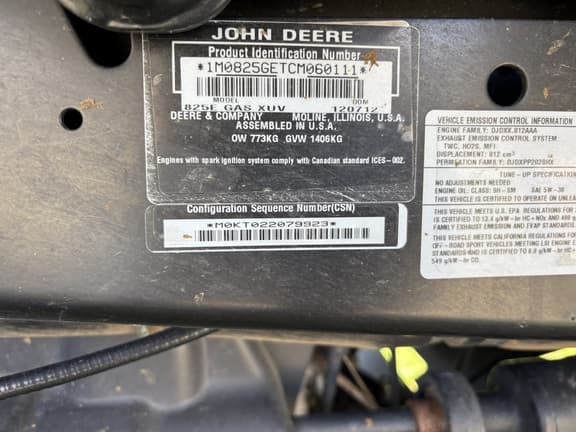 Image of John Deere Gator XUV 825i equipment image 2