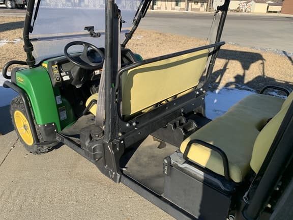 Image of John Deere Gator XUV 825i equipment image 4