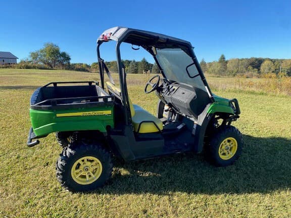 Image of John Deere XUV 550 equipment image 2