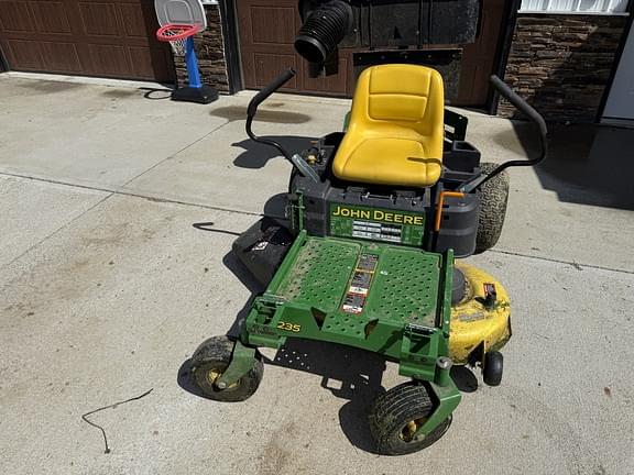 Image of John Deere Z235 Primary image