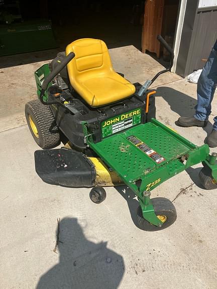 Image of John Deere Z235 equipment image 1